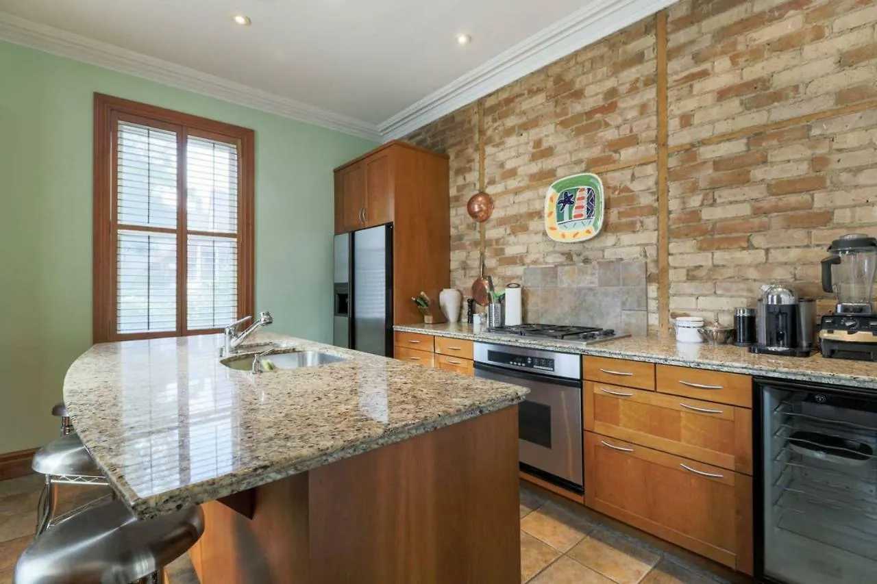 Holiday home Chic Toronto Townhouse With Private Patio Villa