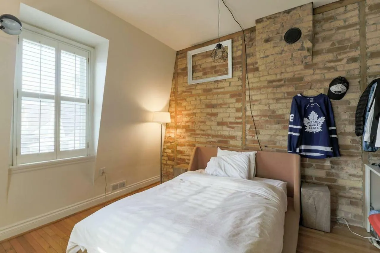 Chic Toronto Townhouse With Private Patio Villa 0*,